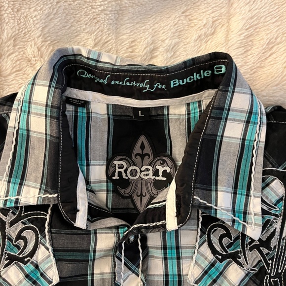 Roar Embroidered Blue & Black Plaid Button-Up shirt - men's large - Picture 3 of 10